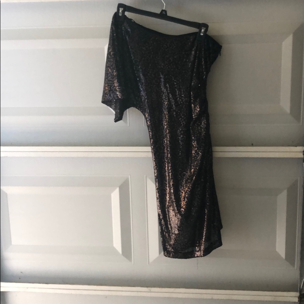 One sleeve sequenced party dress